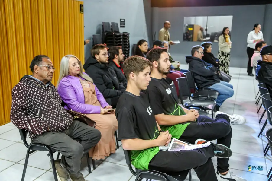 Mobilidade elétrica reúne comunidade e forças de segurança em debate promovido pelos CONSEGs Campeche e Carianos 5 Mobilidade elétrica reúne comunidade e forças de segurança em debate promovido pelos CONSEGs Campeche e Carianos 5