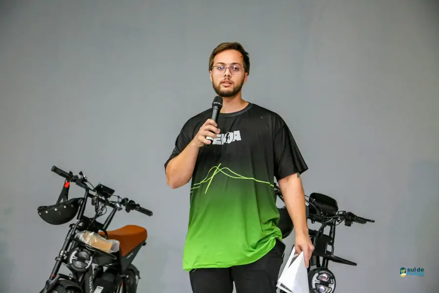 Mobilidade elétrica reúne comunidade e forças de segurança em debate promovido pelos CONSEGs Campeche e Carianos 12 Mobilidade elétrica reúne comunidade e forças de segurança em debate promovido pelos CONSEGs Campeche e Carianos 12