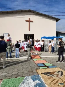 Fé, tradição e união marcam celebração de Corpus Christi na Comunidade Santa Catarina de Alexandria 4
