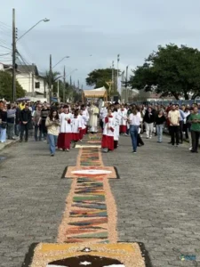 Fé, tradição e união marcam celebração de Corpus Christi na Comunidade Santa Catarina de Alexandria 3
