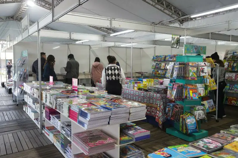 Feira do Livro de Florianópolis reúne livros e atrações culturais no Largo da Alfândega 1