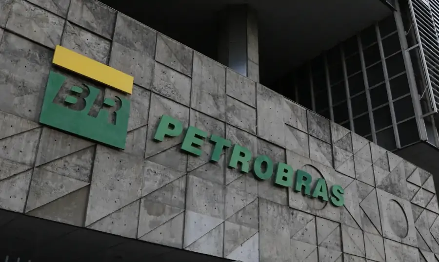 Petrobras implementa desconto no diesel a partir desta segunda-feira 1 Petrobras implementa desconto no diesel a partir desta segunda-feira 1