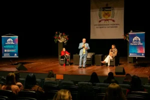 Primeiro dia da Feira de Cursos da UFSC recebe milhares de estudantes no campus da Trindade
