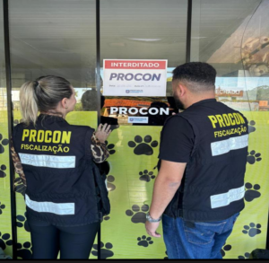 Leia mais sobre o artigo Procon interdita pet shop no Campeche após encontrar medicamentos vencidos e irregularidades