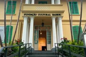 Leia mais sobre o artigo Fundação Cultural Badesc abre inscrições para oficinas gratuitas de arte em Florianópolis
