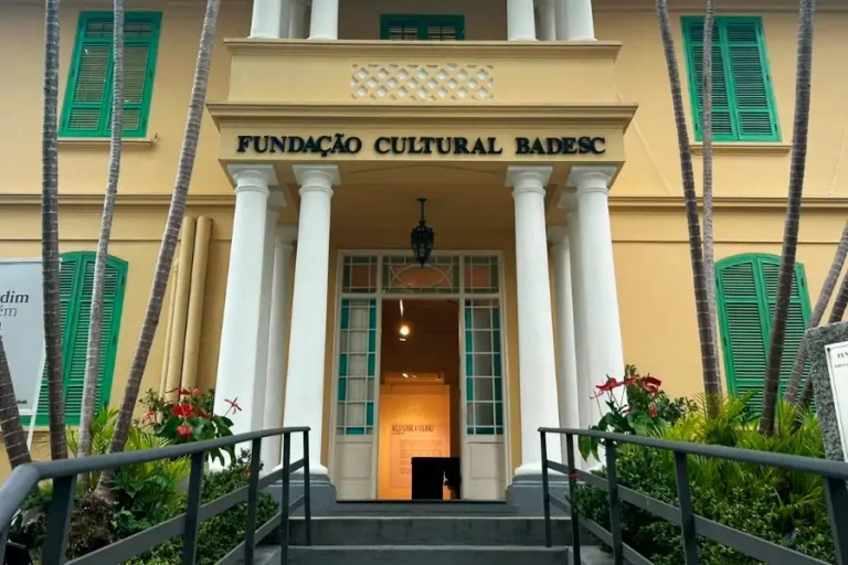 Home 21 Fundação Cultural Badesc abre inscrições para oficinas gratuitas de arte em Florianópolis
