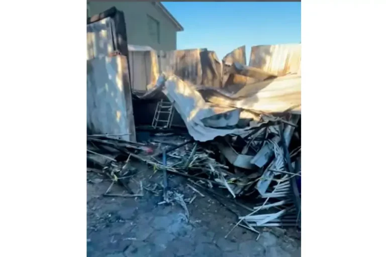 Home 23 Incêndio atinge empresa de comunicação visual no Alto Ribeirão