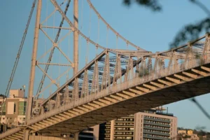 Leia mais sobre o artigo Ponte Hercílio Luz terá interdições noturnas para obras de manutenção em Florianópolis