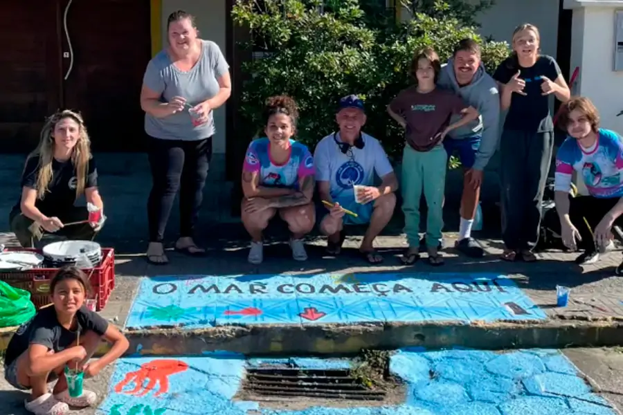 Ação "O Mar Começa Aqui" mobiliza comunidade da Armação em defesa dos oceanos e da drenagem urbana 1 Ação "O Mar Começa Aqui" mobiliza comunidade da Armação em defesa dos oceanos e da drenagem urbana 1