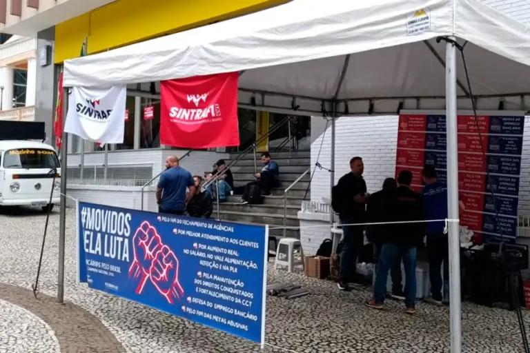 Home 50 Bancários fazem paralisação nacional de 24 horas nesta quinta-feira