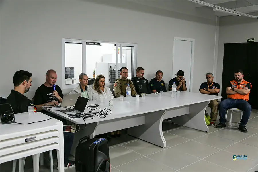 Defesa Civil orienta moradores do Sul da Ilha sobre preparação para eventos climáticos extremos 3