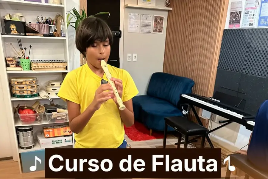 Escola de música oferece aulas de flauta para crianças no Rio Tavares 1