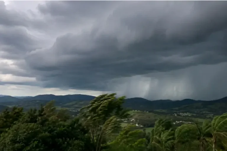 Home 50 Frente fria avança sobre Santa Catarina e aumenta risco de temporais ao longo da semana