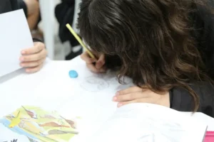 Leia mais sobre o artigo Oficina com catequizandos do Carianos ajuda a construir identidade visual do projeto Carianos Limpo, Carianos Vivo