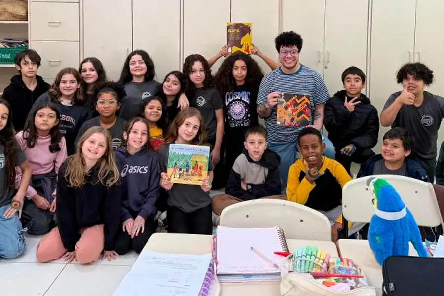 Projeto sobre cultura afro-brasileira transforma estudantes em autores de livro em Florianópolis 1