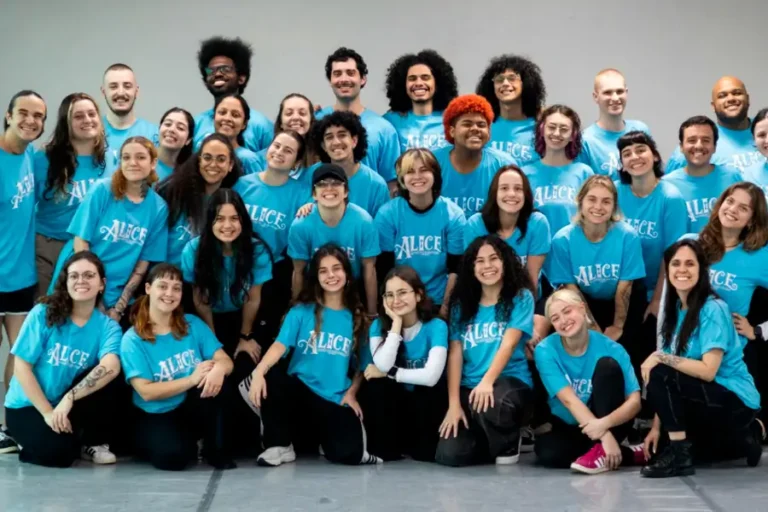 Cia Grito leva releitura de Alice no País das Maravilhas ao palco do CIC