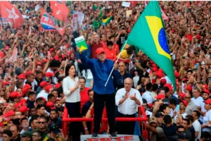 Lula é reeleito presidente do Brasil para quarto mandato após vitória sobre Flávio Bolsonaro