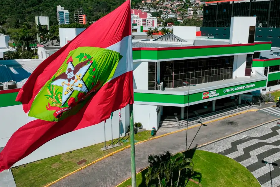 Santa Catarina inclui auxílio-alimentação no cálculo do 13º salário e das férias de 105 mil servidores estaduais 1